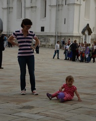 Greta sitting on her balloon and making the Chinese tourists laugh2
